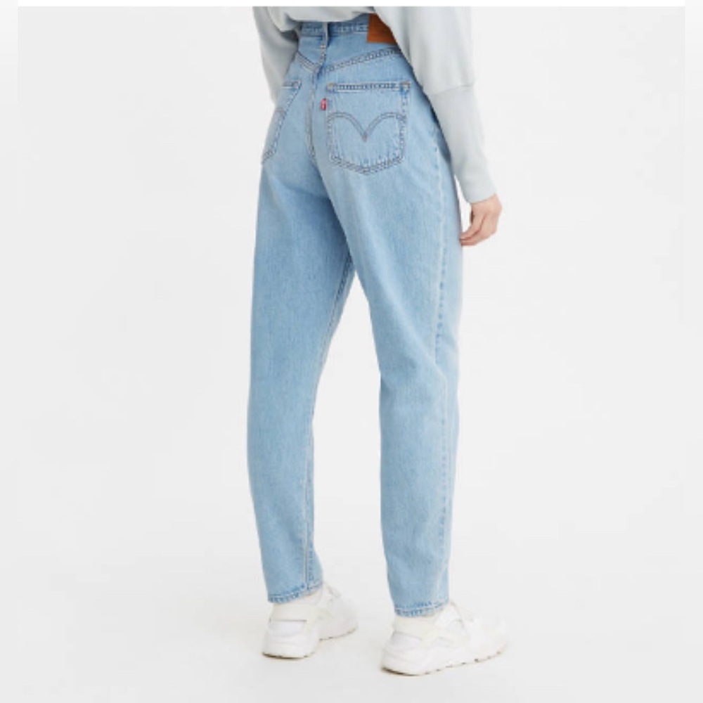 Levi's® Premium
HIGH LOOSE TAPER FIT WOMEN'S JEANS